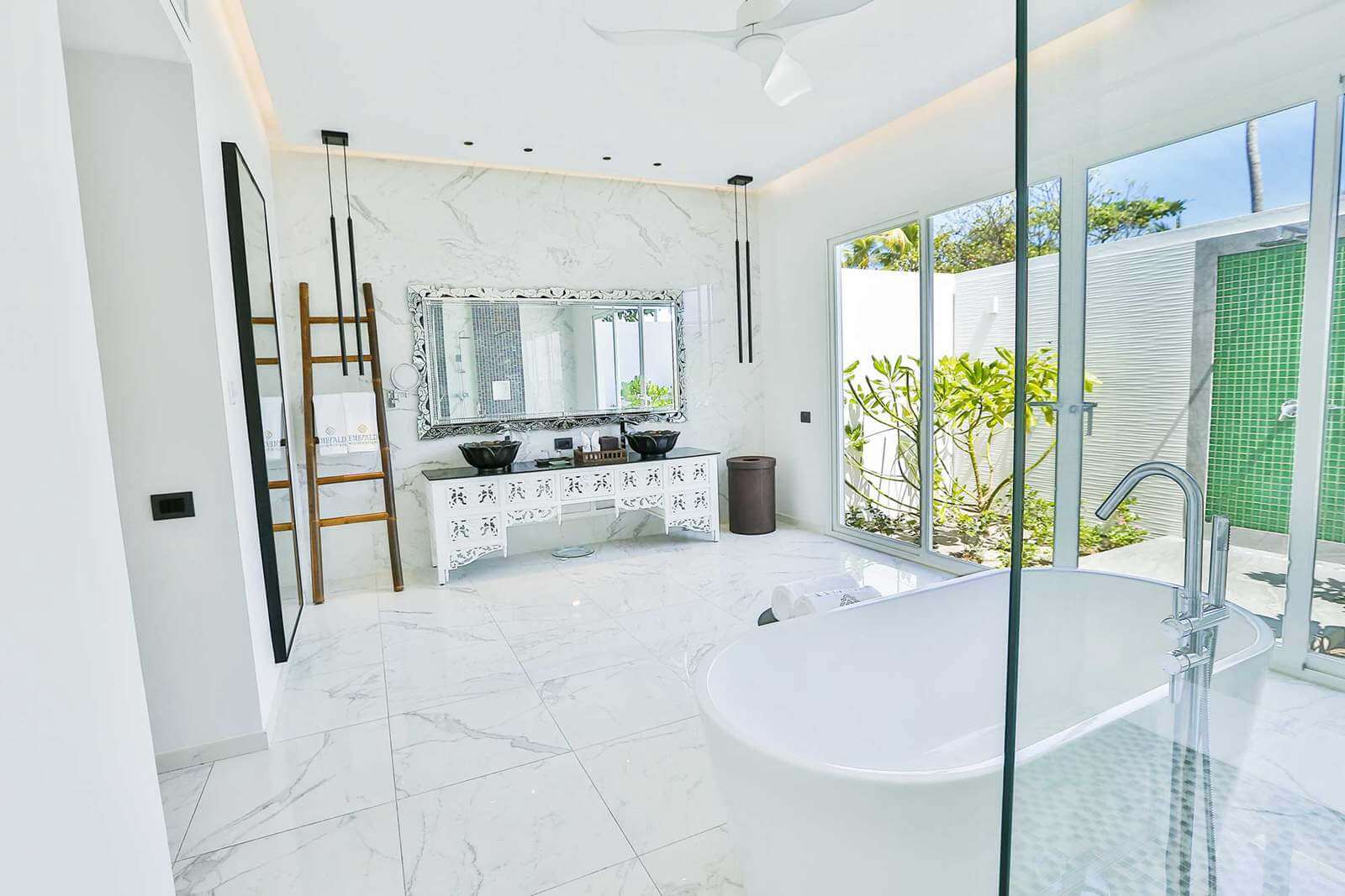 Emerald-Beach Villa-bathroom