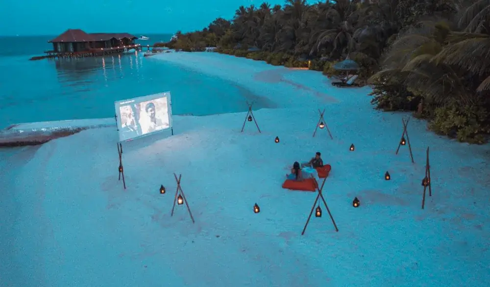 Maldives-Cinema-Under-the-Stars-