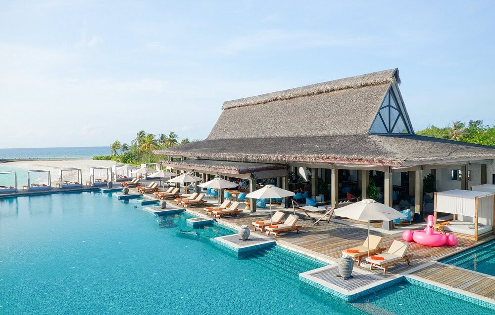 grand park breeze poolside