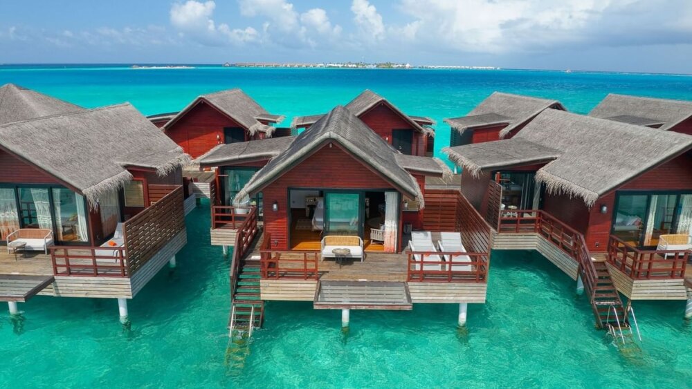 grand park lagoon-water villa