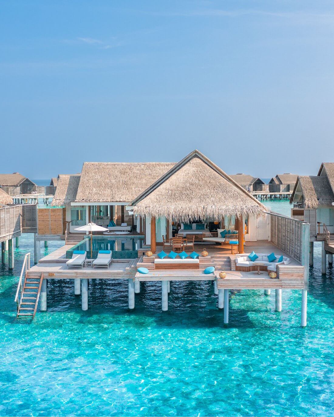anantara kihavah over water pool villa
