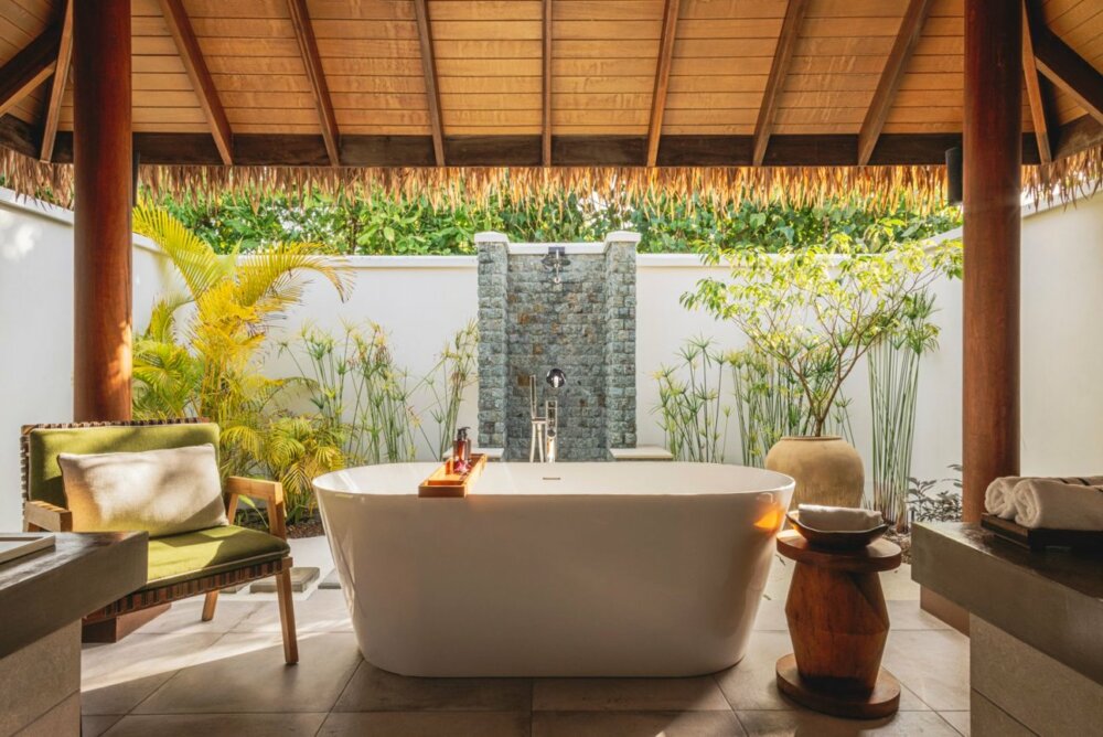 Melia whale lagoon maldives Suite Villa with Pool bathroom