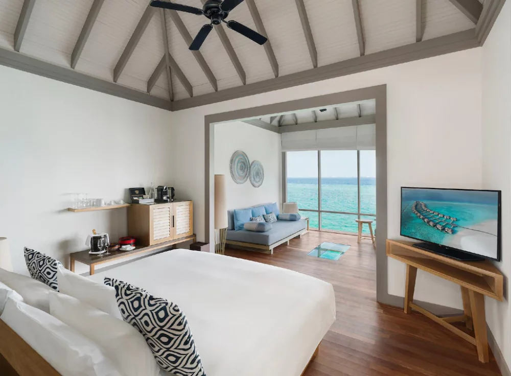 JA-manafaru-sunrise-water-pool-villa-bedroom