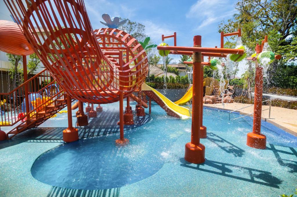 samui-holiday-inn-kids-playground-2